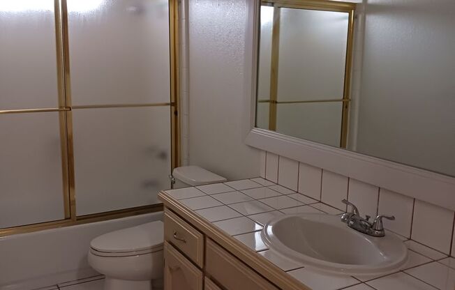 2 beds, 2 baths, 1,006 sqft, $875, Unit 80