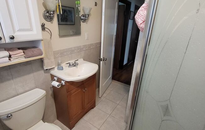 2 beds, 1 bath, $1,995