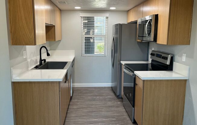 2 beds, 1 bath, 875 sqft, $2,595, Unit 49