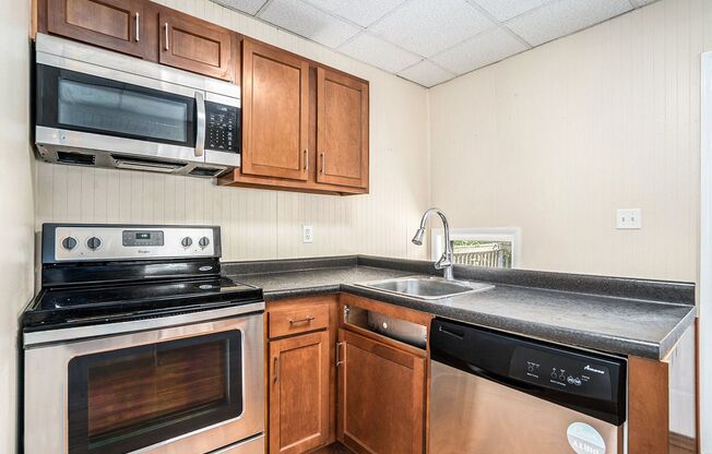 2 beds, 1 bath, $1,299