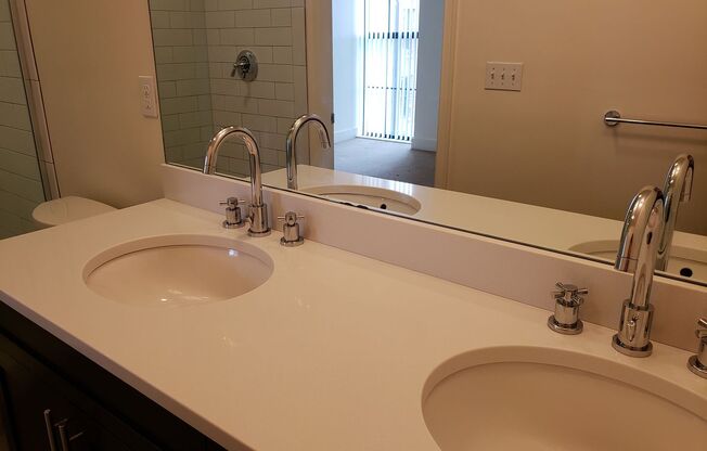 2 beds, 2 baths, 1,039 sqft, $2,895, Unit 202