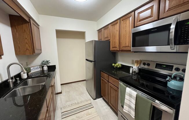 2 beds, 1 bath, 965 sqft, $1,625, Unit 7749CD