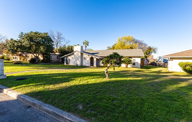 BEAUTIFULLY RENOVATED ONE STORY HOME IN A NICE QUIET NEIGHBORHOOD***MEDICAL CENTER