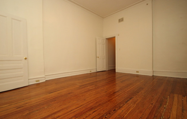 1 bed, 1 bath, 13 sqft, $950, Unit 1R