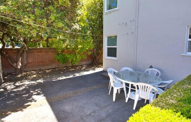 2 beds, 1 bath, $3,100, Unit 4