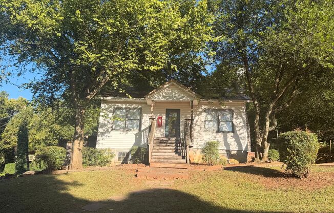 Southside Hideaway - 2 Bedroom / 1 Bathroom House with Office Space