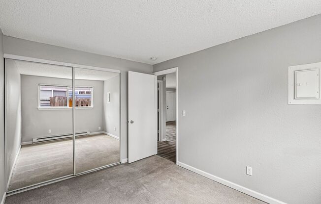 2 beds, 1 bath, 800 sqft, $1,295, Unit 431-01-17