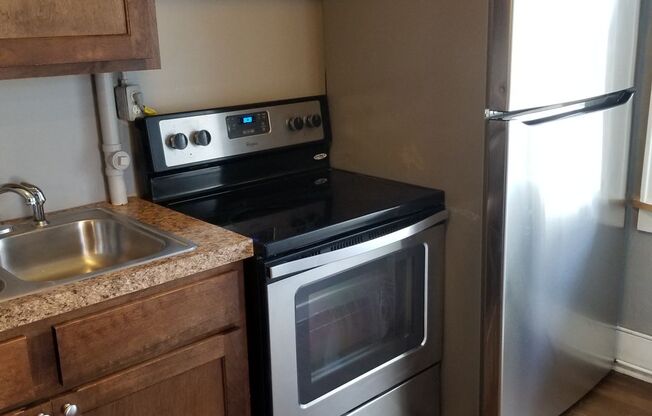 2 beds, 1 bath, $850, Unit 105 N 52nd St - Unit 2