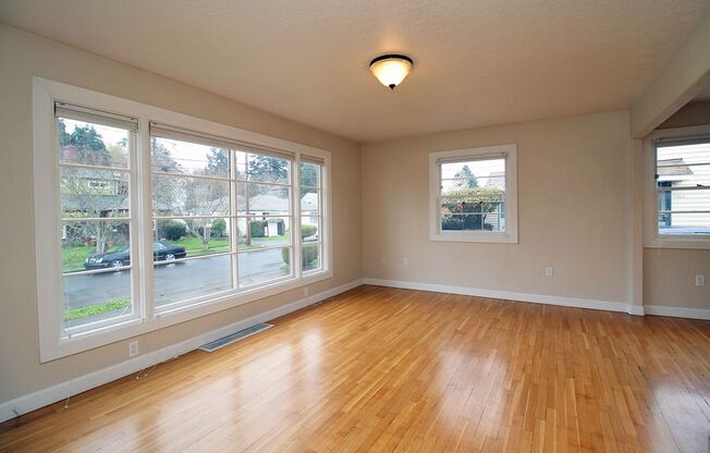 Woodlawn Wonder!  Fab Mid-Century Ranch close to NE Dekum Shopping, Dining