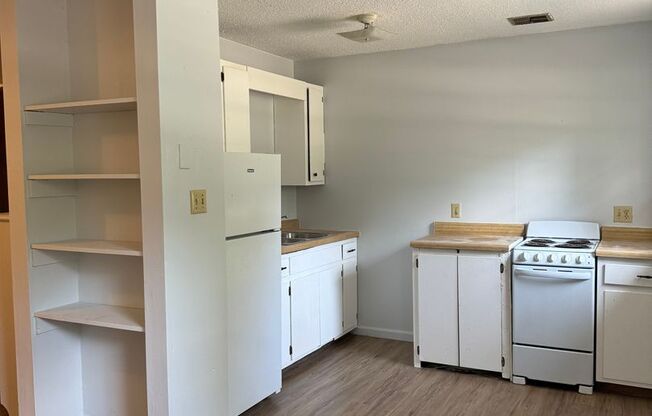 1 bed, 1 bath, 650 sqft, $495, Unit 1600 N Lane UNIT L