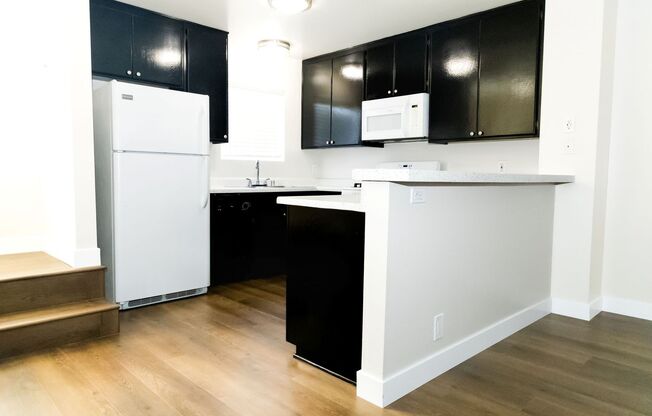 2 beds, 2 baths, 945 sqft, $2,650, Unit 69-202