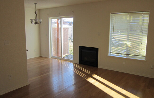 3 beds, 2.5 baths, 1,237 sqft, $1,650, Unit 1714