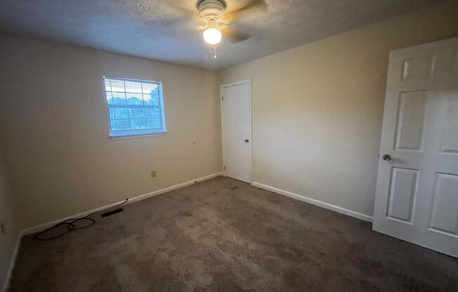 2 beds, 1.5 baths, 880 sqft, $925