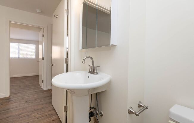 3733 Midvale