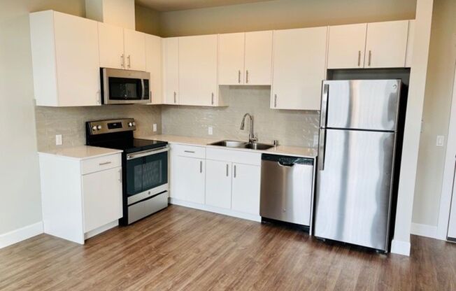 1 bed, 1 bath, 450 sqft, $1,925, Unit 430-301