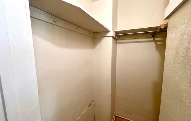 1 bed, 1 bath, $915, Unit 4