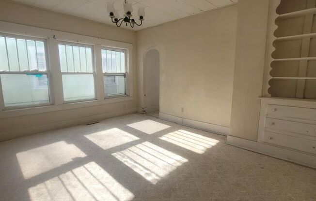 $695 - 2 bed 1 bath - Single Family Home