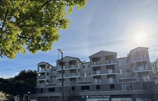 Gilman's Fairway Condominiums ~ Queen Anne