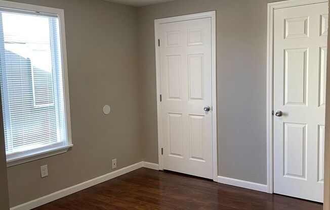 2 beds, 1 bath, 907 sqft, $1,400, Unit 1889B