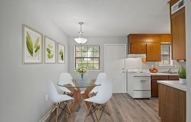 1 bed, 1 bath, 624 sqft, $1,025, Unit 918-918A Foxcroft