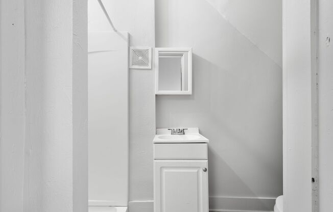 Studio, 1 bath, 1,000 sqft, $649, Unit 111 S McDonald St