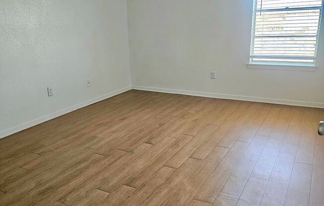 2 beds, 1 bath, 900 sqft, $1,145, Unit ELP2202-333