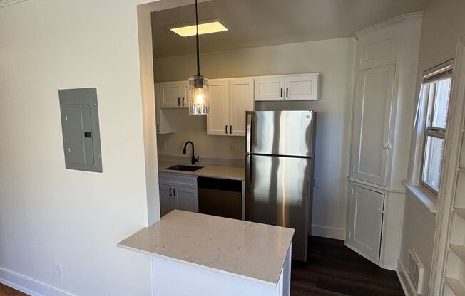 2 beds, 1 bath, 685 sqft, $1,920, Unit 424