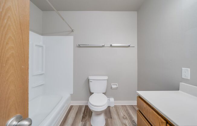 2 beds, 1 bath, 825 sqft, $1,149, Unit 1750 - 16