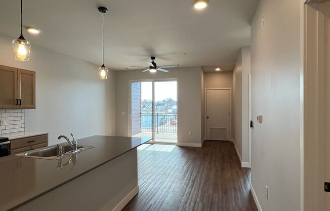 1 bed, 1 bath, 725 sqft, $1,675, Unit WR 305-229