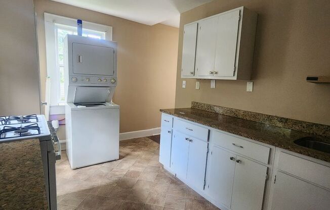 3 beds, 1 bath, $2,200, Unit Apt A