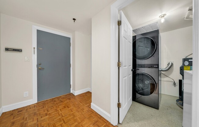 1 bed, 1.5 baths, 767 sqft, $4,000, Unit 212