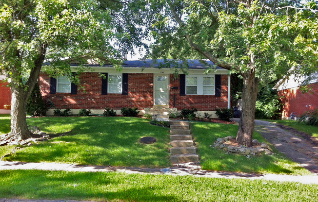 SUMMER SPECIAL-REDUCED RENT! LOVELY 3 BR House! HW Floors, Pets Ok! Off-Street Parking