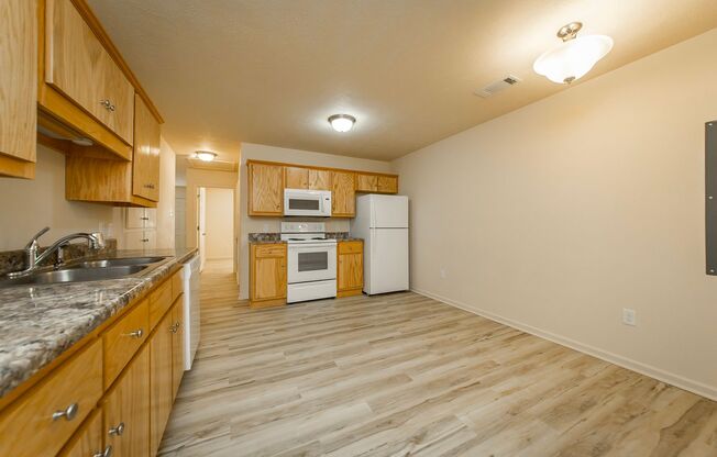 2 beds, 1.5 baths, $925