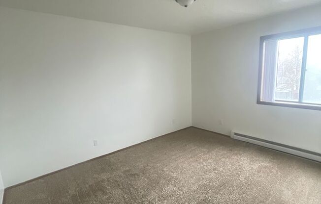 2 beds, 1 bath, 750 sqft, $800, Unit 1206-10