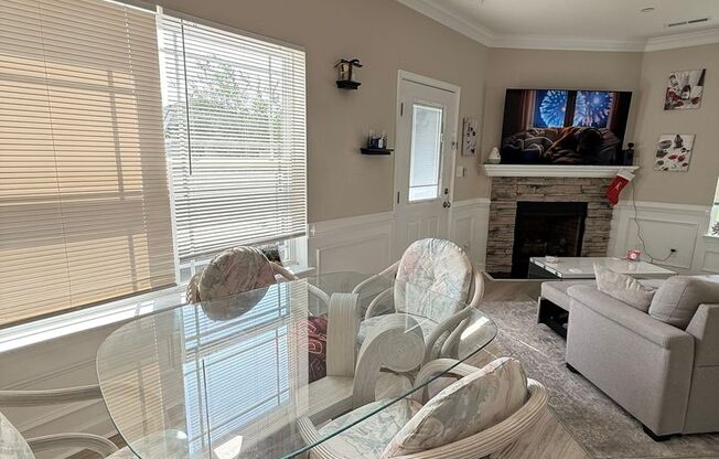 4 BED 2.5BA TOWNHOME