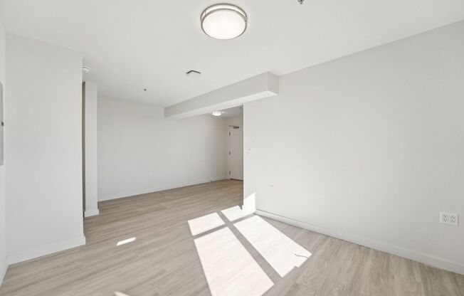 3 beds, 1 bath, 668 sqft, $4,650, Unit 502