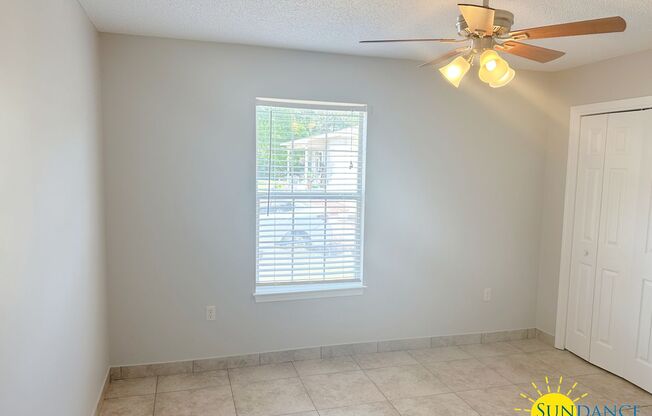 Great 2 Bedroom 1 bath Duplex in Navarre!