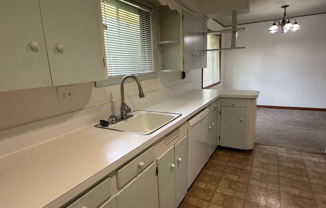 3 Bedroom Ranch Style Home in the Centennial Neighborhood!
