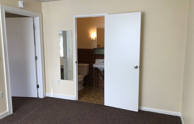 1 bed, 1 bath, 420 sqft, $1,095, Unit 415