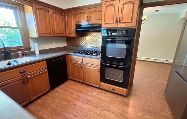 3 beds, 2.5 baths, $2,450, Unit 2850 - RIGHT