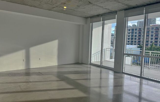 Studio, 1 bath, 737 sqft, $2,550, Unit Unit 302