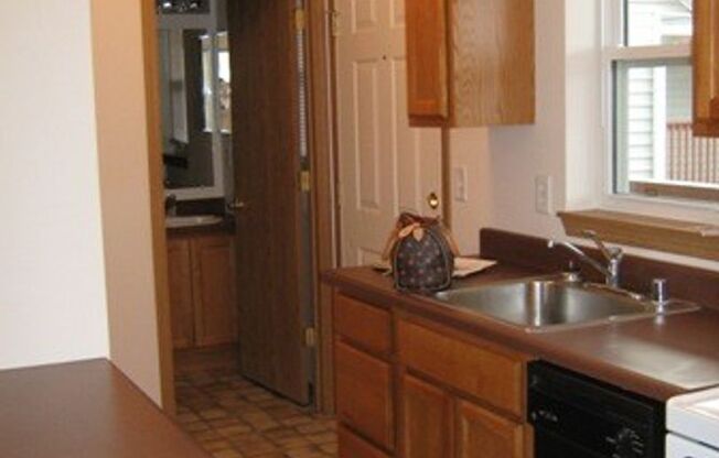 Maplewood Apartments - Studio/Junior 1 Bedroom