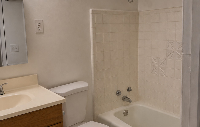 2 beds, 1 bath, 900 sqft, $1,350, Unit 01BN