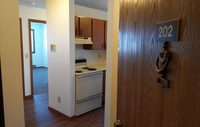 2 beds, 1 bath, 775 sqft, $1,100, Unit 202