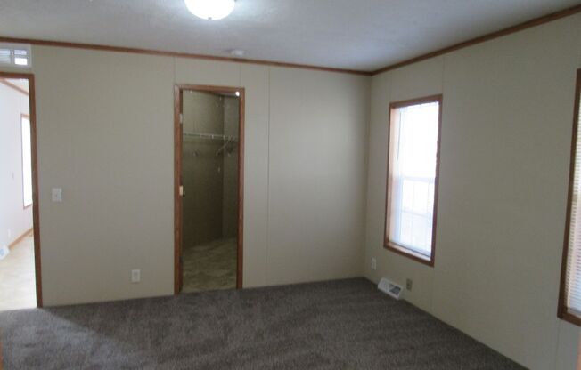 3 beds, 2 baths, $950