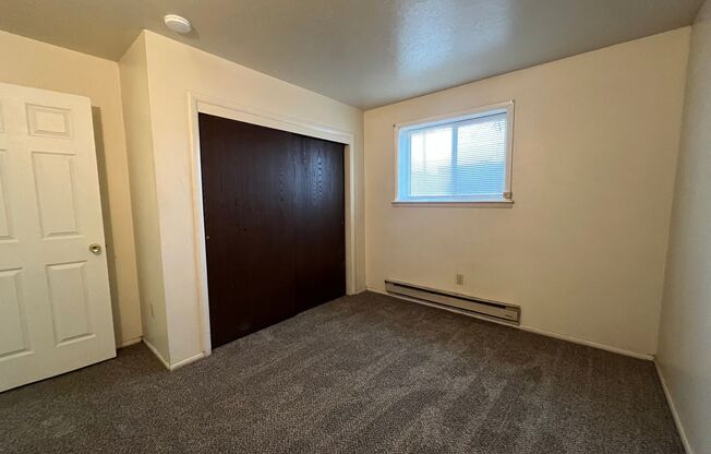 2 beds, 1 bath, $925, Unit 1150 McKinley Ave