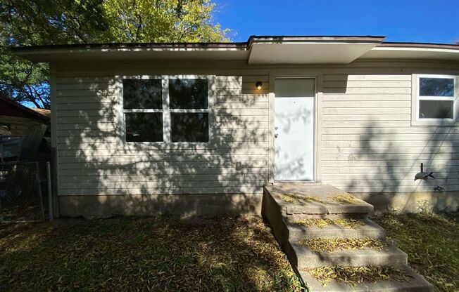 3 beds, 1 bath, $1,100