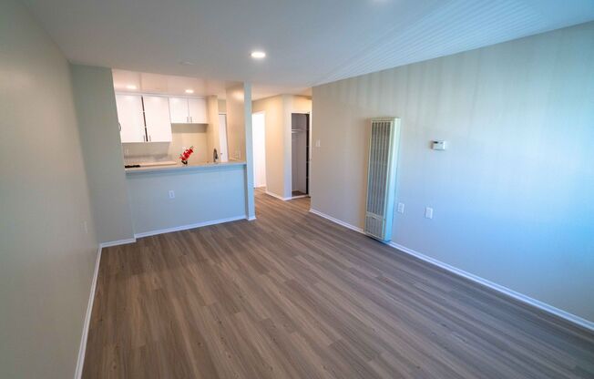 1 bed, 1 bath, 695 sqft, $1,898, Unit 320