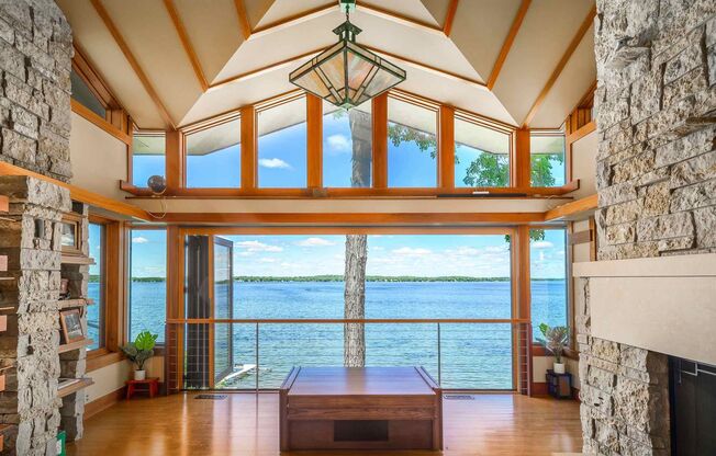 Architect-Designed Luxury Lake Mendota Home – 90' Shoreline, 3BR
