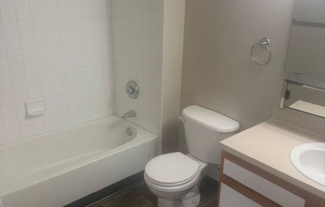 1 bed, 1 bath, 721 sqft, $1,395, Unit 7-106